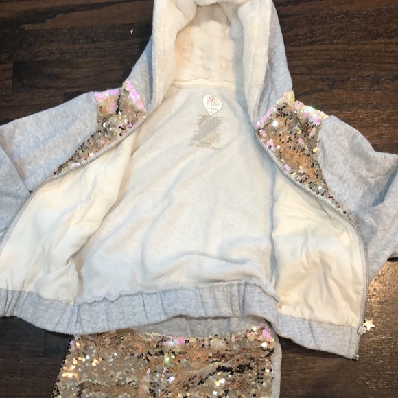 Fleece lined matching two piece sweatsuit with sequins. - Picture 4 of 7